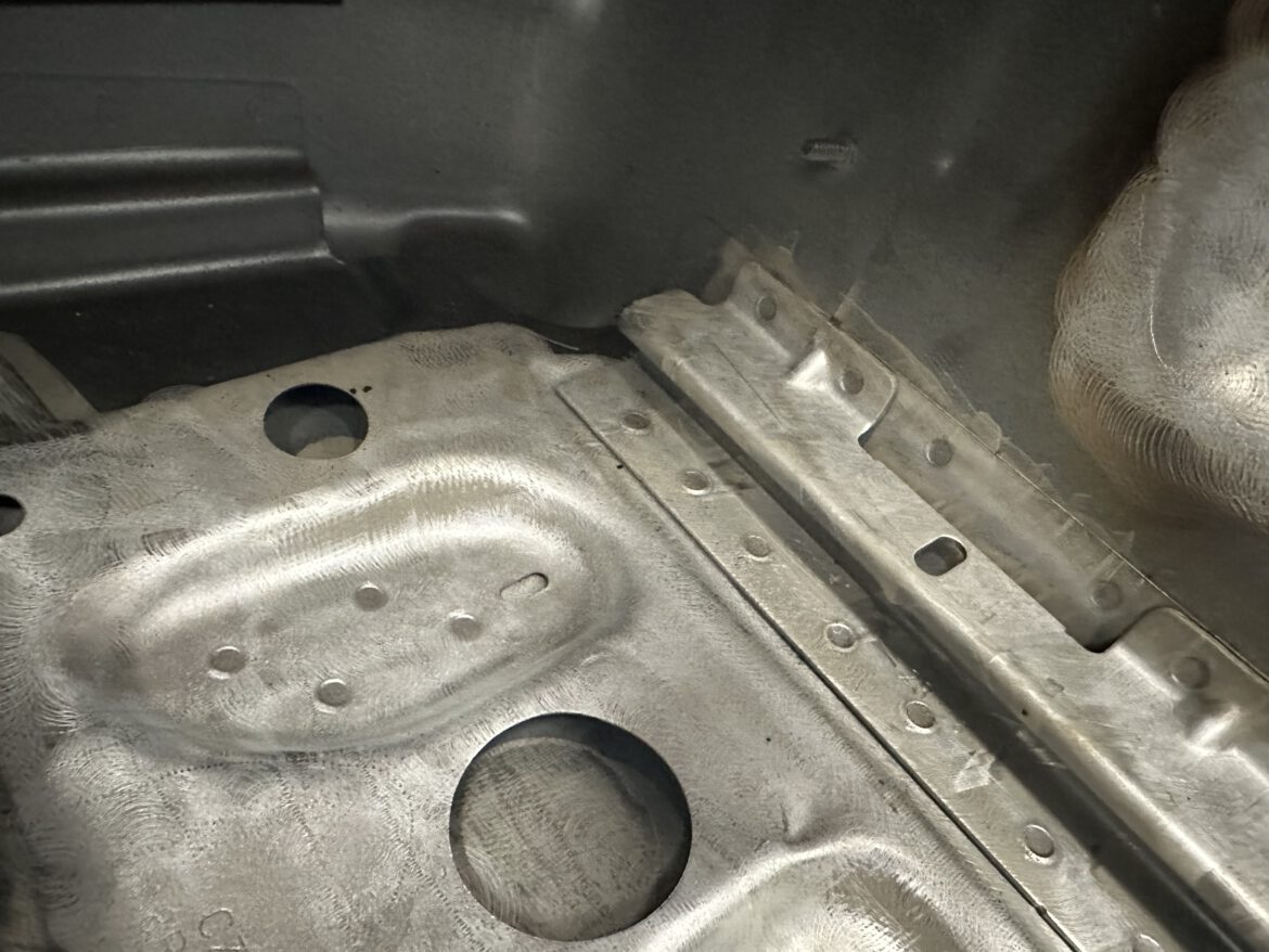 element karoserii czyszczony laserem